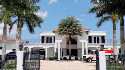 Sean Kingston's Southwest Ranches, Fla., home is shown during a raid by the Broward Sheriff's Office on Thursday, May 23, 2024. A SWAT team raided rapper Kingston's rented mansion on Thursday, and arrested his mother on fraud and theft charges that an attorney says stems partly from the installation of a massive TV at the home. (Amy Beth Bennett/South Florida Sun-Sentinel via AP) (AP) Sean Kingston's Southwest Ranches, Fla., home is shown during a raid by the Broward Sheriff's Office on Thursday, May 23, 2024. A SWAT team raided rapper Kingston's rented mansion on Thursday, and arrested his mother on fraud and theft charges that an attorney says stems partly from the installation of a massive TV at the home. (Amy Beth Bennett/South Florida Sun-Sentinel via AP) (AP)