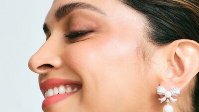 Mommy-to-be Deepika Padukone shows no signs of slowing down and her incredible glow in the recent pictures stood out. Several videos and photos of the actor's latest outing were shared on paparazzi and fan pages, and social media users could not get over her beauty. 