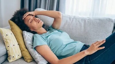 Decrease in estrogen levels causes blood vessels in the brain to constrict, further affecting blood flow. This is also responsible for headaches. (Unsplash) Decrease in estrogen levels causes blood vessels in the brain to constrict, further affecting blood flow. This is also responsible for headaches. (Unsplash)