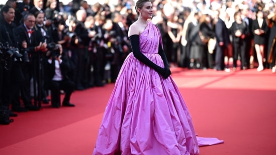 Greta Gerwig, the US director and president of the Jury of the 77th Cannes Film Festival, made a captivating entrance for the screening of the film "L'Amour Ouf" in a mesmerising purple ensemble. Her outfit boasted an off-shoulder neckline and a beautiful flare at the hemline, exuding princess vibes. Gerwig accessorised her look with long black gloves and statement earrings, adding an extra touch of glamour to the red carpet.(Photo by LOIC VENANCE / AFP)