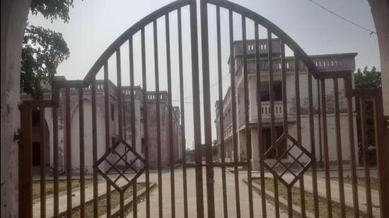 The weavers’ sale centre at Mubarakpur (Azamgarh) lies locked. (SOURCED)