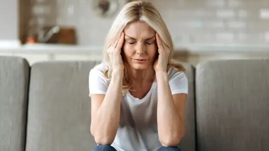 Cyclical hormonal headaches refer to the period headaches that happen during the time of menstrual cycle. "Did&nbsp;you know that hormonal fluctuations during your menstrual cycle can impact the occurrence of headaches? The most common times hormonal headaches occur are during ovulation and right before menstruation begins," wrote Naturopathic Doctor Corina Dunlap. Here are a few reasons why cyclical hormonal headaches happen.(Unsplash)