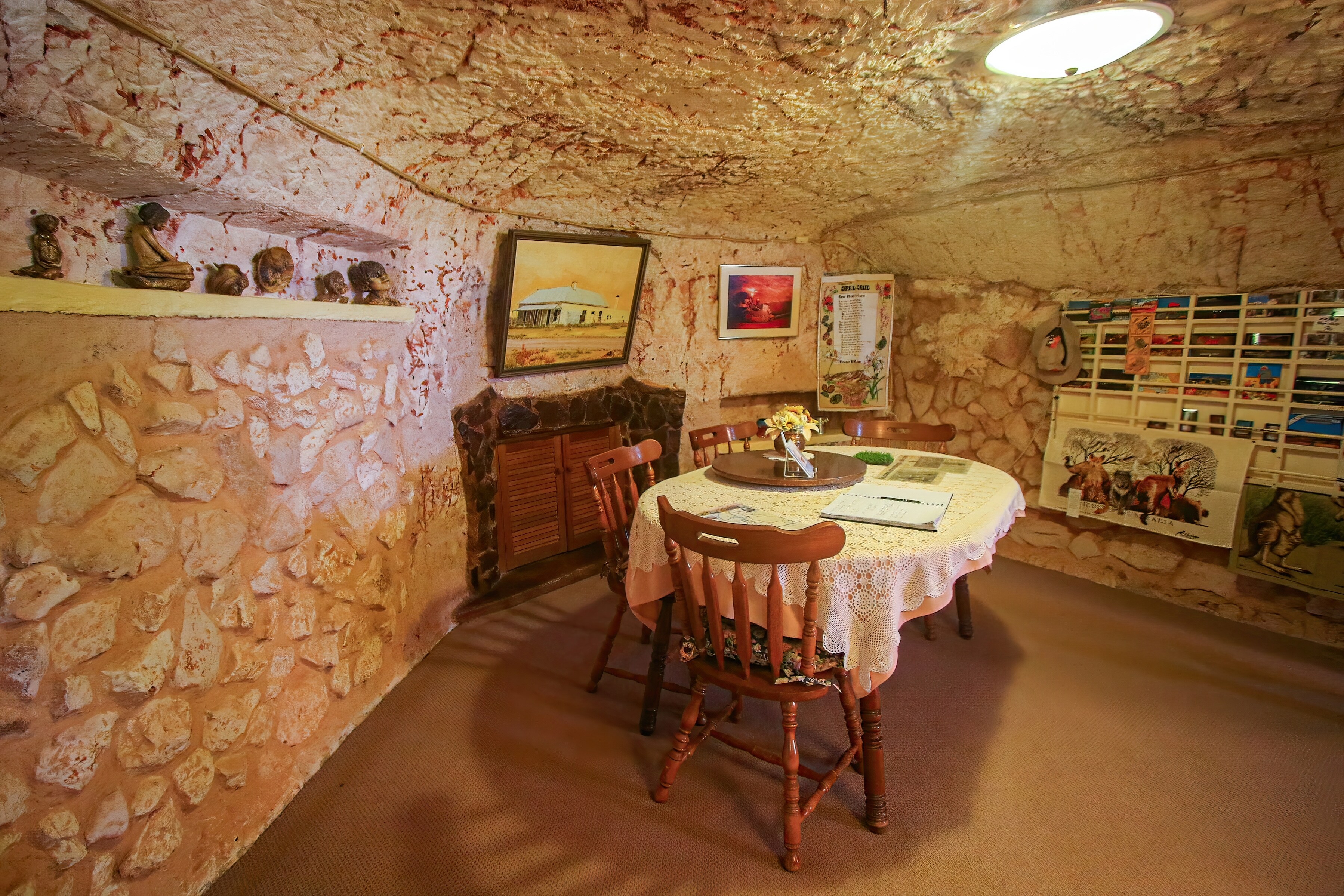 A home built into cooling rock, in Coober Pedy, Australia. (Shutterstock) A home built into cooling rock, in Coober Pedy, Australia. (Shutterstock)