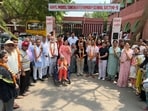Delhi Lok Sabha polls: Mira Devi, 85, and children voting for the first time were honoured with flower garlands by the RWA in sectors 3, 5, and 6 in New Delhi on Saturday.(HT Photo)
