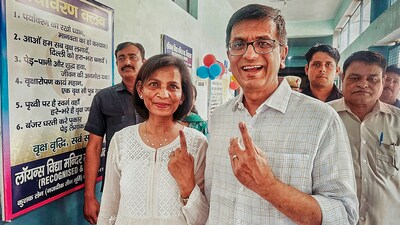 Chief Justice of India DY Chandrachud and his wife Kalpana Chandrachud show their inked fingers after voting in New Delhi. (PTI) Chief Justice of India DY Chandrachud and his wife Kalpana Chandrachud show their inked fingers after voting in New Delhi. (PTI)