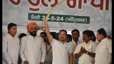 Congress leader Rahul Gandhi with party candidate Gurjeet Singh Aujla and other party leaders during a rally ahead of the Lok Sabha elections. Amritsar, on Saturday. (Sameer Sehgal/HT) Congress leader Rahul Gandhi with party candidate Gurjeet Singh Aujla and other party leaders during a rally ahead of the Lok Sabha elections. Amritsar, on Saturday. (Sameer Sehgal/HT)
