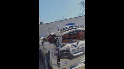 Four tourists were killed, and three others were injured after their vehicle turned turtle in south Kashmir on Saturday. (HT Photo)