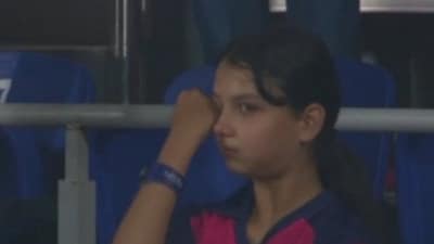 The young girl was seen crying after RR's defeat. The young girl was seen crying after RR's defeat.
