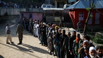 With large parts of India sweltering under a heatwave, the EC has directed election officials and state authorities to take adequate measures to manage the adverse impact of the hot weather. (REUTERS)