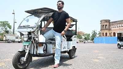Kunal Kapoor in old Lucknow (Deepak Gupta/HT) Kunal Kapoor in old Lucknow (Deepak Gupta/HT)