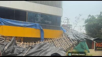 PMC action against Ice and Fire rooftop hotel at Baner. (HT PHOTO) PMC action against Ice and Fire rooftop hotel at Baner. (HT PHOTO)