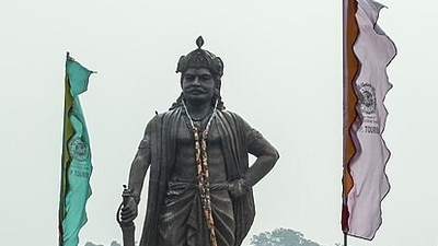 Statue of Raja Bhoja in the Upper Lake in Bhopal, India (Bernard Gagnon/Wikimedia Commons) Statue of Raja Bhoja in the Upper Lake in Bhopal, India (Bernard Gagnon/Wikimedia Commons)