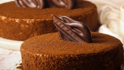 6. Limit consumption of bakery items like cakes and rusks. These items are high in sugar and contain saturated fat. 6. Limit consumption of bakery items like cakes and rusks. These items are high in sugar and contain saturated fat. 