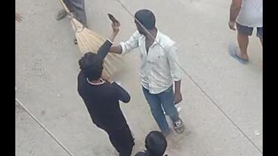The suspect was allegedly passing remarks and making objectionable gestures at customers just when the shopkeeper asked him to leave, following which a verbal spat ensued and the drunk Arun brought a knife from his house. (HT Photo) The suspect was allegedly passing remarks and making objectionable gestures at customers just when the shopkeeper asked him to leave, following which a verbal spat ensued and the drunk Arun brought a knife from his house. (HT Photo)