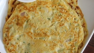 2. Have a high-fibre and protein-rich breakfast like oats and besan cheela with grated ghia. This improves LDL or bad cholesterol levels. (Pinterest) 2. Have a high-fibre and protein-rich breakfast like oats and besan cheela with grated ghia. This improves LDL or bad cholesterol levels. (Pinterest)