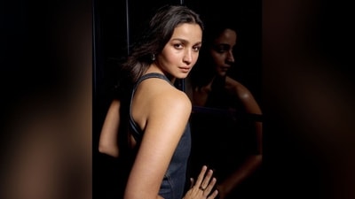 With the help of make-up artist Puneet B Saini, Alia got decked up in nude eye shadow, mascaraed lashes, defined brows, rosy cheeks, dewy base, luminous highlighter and a shade of nude lipstick. (Instagram/@aliaabhatt) With the help of make-up artist Puneet B Saini, Alia got decked up in nude eye shadow, mascaraed lashes, defined brows, rosy cheeks, dewy base, luminous highlighter and a shade of nude lipstick. (Instagram/@aliaabhatt)