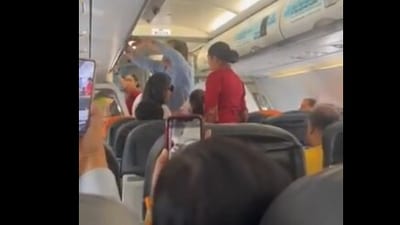 MS Dhoni could be seen putting his luggage as he flies in economy class (X) MS Dhoni could be seen putting his luggage as he flies in economy class (X)