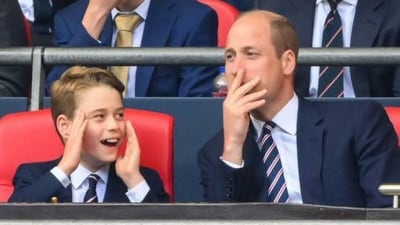 George, 10, accompanied William, president of the Football Association, to the most exciting match between Manchester City and Manchester United. (X@Canellelabelle) George, 10, accompanied William, president of the Football Association, to the most exciting match between Manchester City and Manchester United. (X@Canellelabelle)