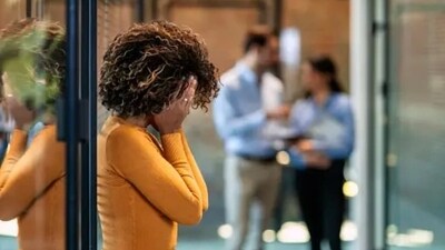 In a relationship, a person can have various styles of attachment. Be it secure attachment or anxious attachment or avoidant attachment, a relationship is based on understanding of each other's attachment style. In anxious attachment, a person may feel the constant need of validation and intimacy to know if they are valued and loved. Relationship Coach Marlena Tillhon shared five ways we may behave when our anxious attachment style gets activated. (Unsplash) In a relationship, a person can have various styles of attachment. Be it secure attachment or anxious attachment or avoidant attachment, a relationship is based on understanding of each other's attachment style. In anxious attachment, a person may feel the constant need of validation and intimacy to know if they are valued and loved. Relationship Coach Marlena Tillhon shared five ways we may behave when our anxious attachment style gets activated. (Unsplash)
