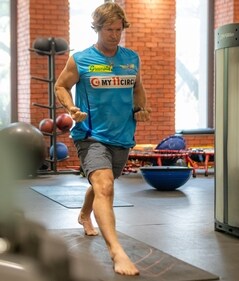 Jonty Rhodes during a workout session ((Instagram/LucknowSuperGiants)) Jonty Rhodes during a workout session ((Instagram/LucknowSuperGiants))