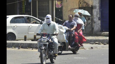 Commuters with covered faces on a hot afternoon in Amritsar on Sunday. (Sameer Sehgal/HT) Commuters with covered faces on a hot afternoon in Amritsar on Sunday. (Sameer Sehgal/HT)
