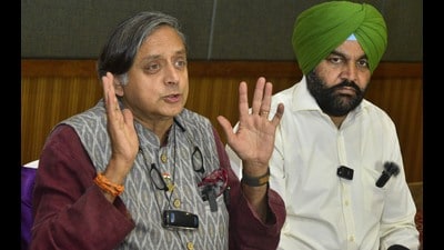 Congress leader Shashi Tharoor addressing a press conference in Amritsar on Sunday. (Sameer Sehgal/HT)