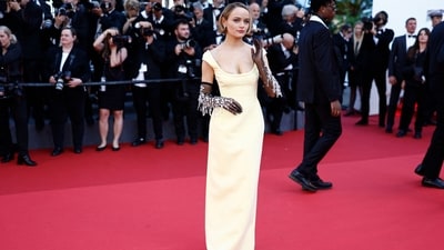 Cannes Film Festival 2024: The actor changed into a different gown for the Closing Ceremony. However, her new hairdo stole the spotlight on the red carpet. Jeoy cut her hair short for her last look at Cannes and styled her brand new avatar with a plunging-neck yellow gown with sheer embellished Opera gloves on the last day of Cannes. (AFP) Cannes Film Festival 2024: The actor changed into a different gown for the Closing Ceremony. However, her new hairdo stole the spotlight on the red carpet. Jeoy cut her hair short for her last look at Cannes and styled her brand new avatar with a plunging-neck yellow gown with sheer embellished Opera gloves on the last day of Cannes. (AFP)