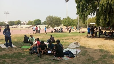 Athletes at Delhi state meet in JLN stadium. (HT)