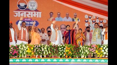 Prime Minister, Narendra Modi, Chief Minister Yogi Adityanath and NDA leaders at a rally in Robertsganj on Sunday. (HT Photo) Prime Minister, Narendra Modi, Chief Minister Yogi Adityanath and NDA leaders at a rally in Robertsganj on Sunday. (HT Photo)