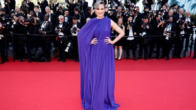 Cannes Film Festival 2024: Andie MacDowell poses during a photocall at the Closing Ceremony of the 77th edition of the Cannes Film Festival. She wore a cobalt blue gown for the affair. (AFP) Cannes Film Festival 2024: Andie MacDowell poses during a photocall at the Closing Ceremony of the 77th edition of the Cannes Film Festival. She wore a cobalt blue gown for the affair. (AFP)