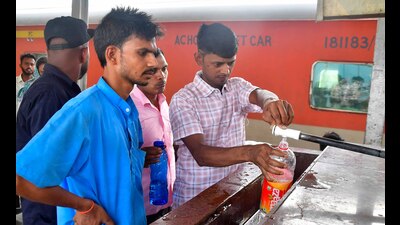 The refrigerator in these booths at Ludhiana railway station has a capacity of 50 litre and according to a vendor working at one of them, it takes at least a couple of hours for the water to get cold. (Manish/HT)