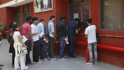 Ahead of examination season in Delhi University, students are lining up to get their admit cards from their college. (Photo: Dhruv Sethi /HT (For representational purposes only)) Ahead of examination season in Delhi University, students are lining up to get their admit cards from their college. (Photo: Dhruv Sethi /HT (For representational purposes only))