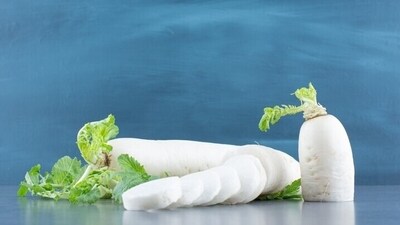 Radishes are low in calories and rich in nutrients like calcium, magnesium, and vitamins. They also have wonderful detox properties and aid in eliminating excess fat. Nutritionist Shonali Sabherwal shares many benefits of mooli in her Instagram post. (Freepik) Radishes are low in calories and rich in nutrients like calcium, magnesium, and vitamins. They also have wonderful detox properties and aid in eliminating excess fat. Nutritionist Shonali Sabherwal shares many benefits of mooli in her Instagram post. (Freepik)