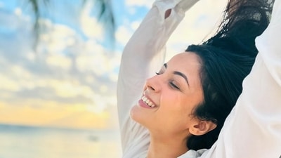 At the moment, Shehnaaz Gill is on a vacation in Mauritius. At the moment, Shehnaaz Gill is on a vacation in Mauritius.