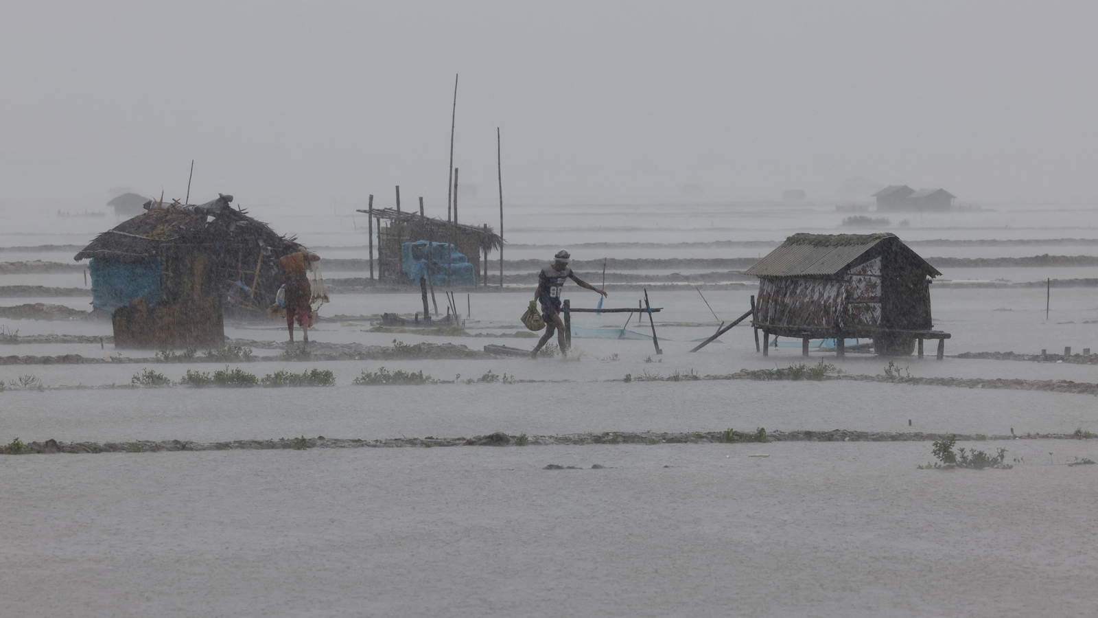 Cyclone Remal impact: 394 flights affected, 2 killed in Bengal; 10 dead in Bangladesh - Vimarsana News