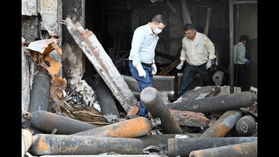 A forensic team at the hospital at Vivek Vihar in east Delhi. (Arvind Yadav/HT) A forensic team at the hospital at Vivek Vihar in east Delhi. (Arvind Yadav/HT)