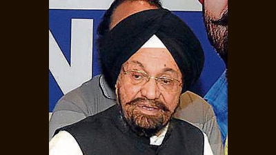 Balwant Singh Ramoowalia addressing the media in Ludhiana on Monday. (Gurpreet Singh/HT)