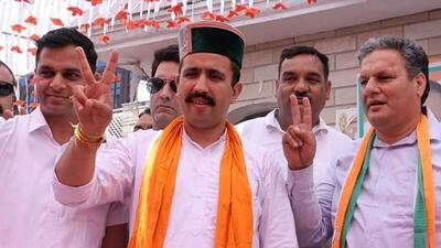 Congress’ Mandi Lok Sabha candidate Vikrmaditya Singh during election campaign in Sarkaghat, Himachal. (Birbal Sharma/HT)