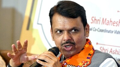 Maharashtra Deputy Chief Minister Devendra Fadnavis addresses a gathering during the 'Vishesh Sampark Abhiyan', in New Delhi on Thursday. Maharashtra Deputy Chief Minister Devendra Fadnavis addresses a gathering during the 'Vishesh Sampark Abhiyan', in New Delhi on Thursday.