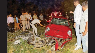 In bad news, however, the road stretches connecting Chandigarh to Panchkula and Zirakpur continue to remain hazardous for commuters and pedestrians. (HT file photo for representation) In bad news, however, the road stretches connecting Chandigarh to Panchkula and Zirakpur continue to remain hazardous for commuters and pedestrians. (HT file photo for representation)