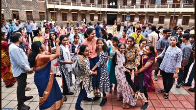 New English School students rejoice after getting their SSC result on Monday. (MAHENDRA KOLHE/ HT PHOTO) New English School students rejoice after getting their SSC result on Monday. (MAHENDRA KOLHE/ HT PHOTO)