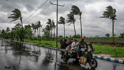 The storm crossed the coastal regions of Bangladesh's Mongla port and the adjoining Sagar Islands in India's West Bengal state with wind speed measuring up to 135 kmph (about 84 mph), the India Meteorological Department (IMD) said. (AFP) The storm crossed the coastal regions of Bangladesh's Mongla port and the adjoining Sagar Islands in India's West Bengal state with wind speed measuring up to 135 kmph (about 84 mph), the India Meteorological Department (IMD) said. (AFP)