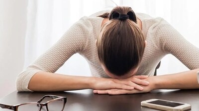 2. Impairment of cognitive performance: A complete lack of carbohydrates may impair cognitive performance, particularly in tasks that require sustained attention, processing speed, and memory. (Shutterstock) 2. Impairment of cognitive performance: A complete lack of carbohydrates may impair cognitive performance, particularly in tasks that require sustained attention, processing speed, and memory. (Shutterstock)