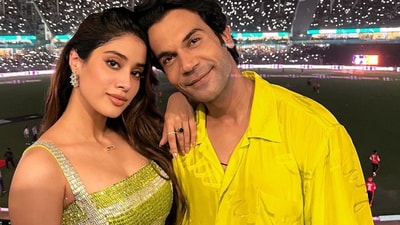 Actors Janhvi Kapoor and Rajkummar Rao were also at the final match to promote their upcoming movie Mr and Mrs Mahi. Actors Janhvi Kapoor and Rajkummar Rao were also at the final match to promote their upcoming movie Mr and Mrs Mahi.