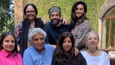 Shabana Azmi, Javed Akhtar, Zoya Akhtar, Honey Irani, Shibani Dandekar, Farhan Akhtar and Tanvi Azmi pose together. Shabana Azmi, Javed Akhtar, Zoya Akhtar, Honey Irani, Shibani Dandekar, Farhan Akhtar and Tanvi Azmi pose together.