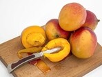 Apart from Vitamin A, C, K, folate, magnesium, choline, potassium, mango peel has fibre, plant compounds, antioxidants, carotenoids, and polyphenols that reduce the risk of heart disease and cancer. Apart from Vitamin A, C, K, folate, magnesium, choline, potassium, mango peel has fibre, plant compounds, antioxidants, carotenoids, and polyphenols that reduce the risk of heart disease and cancer.
