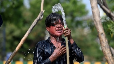 The national capital saw blistering heat on Tuesday as parts of Delhi singed, with temperatures soaring close to 50 degrees Celsius, leaving people grasping for respite. (Hindustan Times)