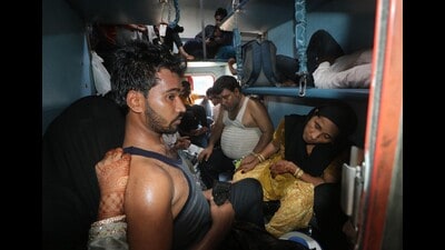 A packed coach of a train that reached Lucknow on Tuesday (HT) A packed coach of a train that reached Lucknow on Tuesday (HT)