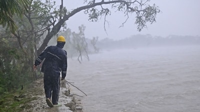 Cyclone Remal kills 16 in India, Bangladesh (Photo by Munir Uz Zaman / AFP) (AFP) Cyclone Remal kills 16 in India, Bangladesh (Photo by Munir Uz Zaman / AFP) (AFP)