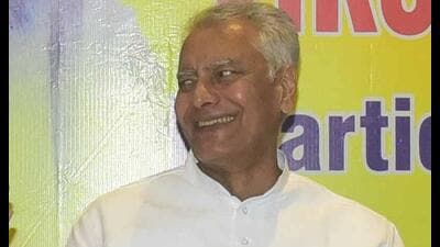 BJP’s Punjab president Sunil Jakhar during a meeting with industrialists in Ludhiana on Tuesday. (Gurpreet Singh/HT) BJP’s Punjab president Sunil Jakhar during a meeting with industrialists in Ludhiana on Tuesday. (Gurpreet Singh/HT)